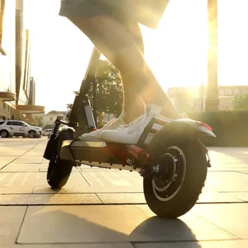Kugoo KuKirin M4 Pro 10-Inch Electric Scooter in Qatar (2)